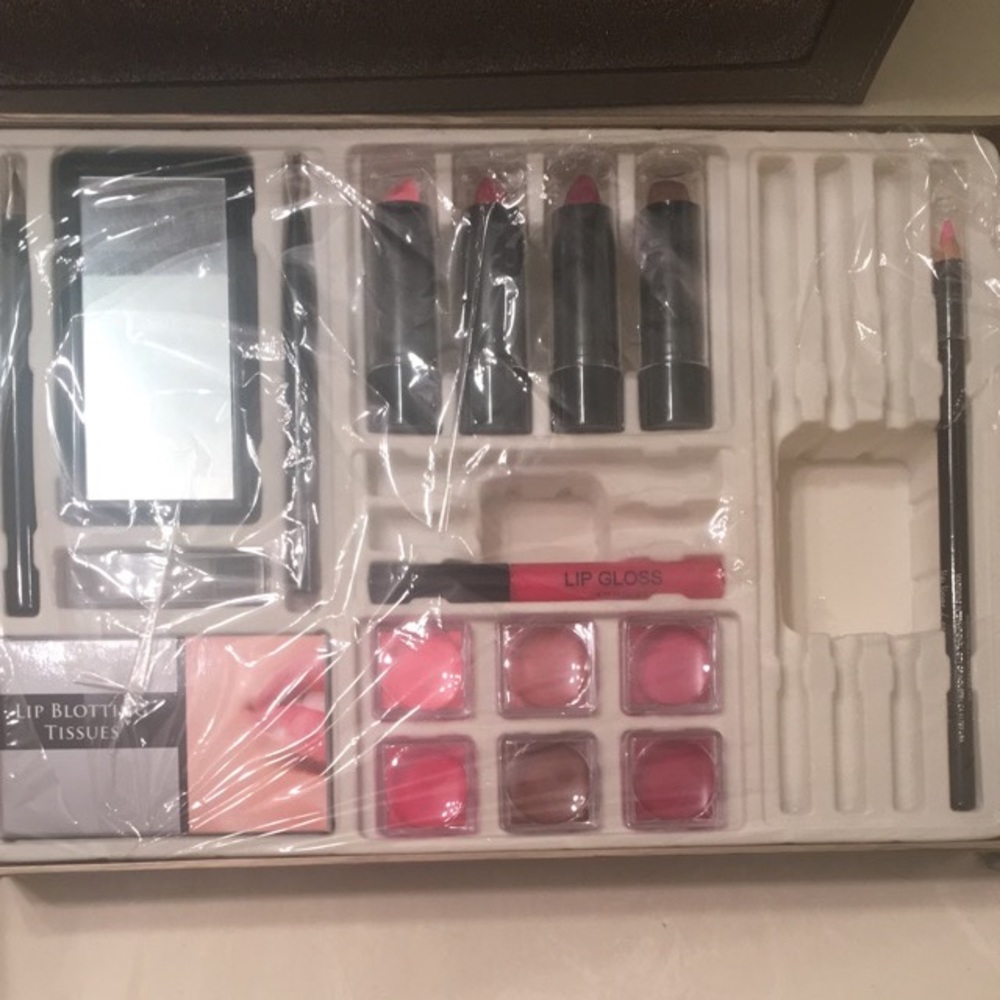 Lip Kit 💋👄💄 - Picture 5 of 6
